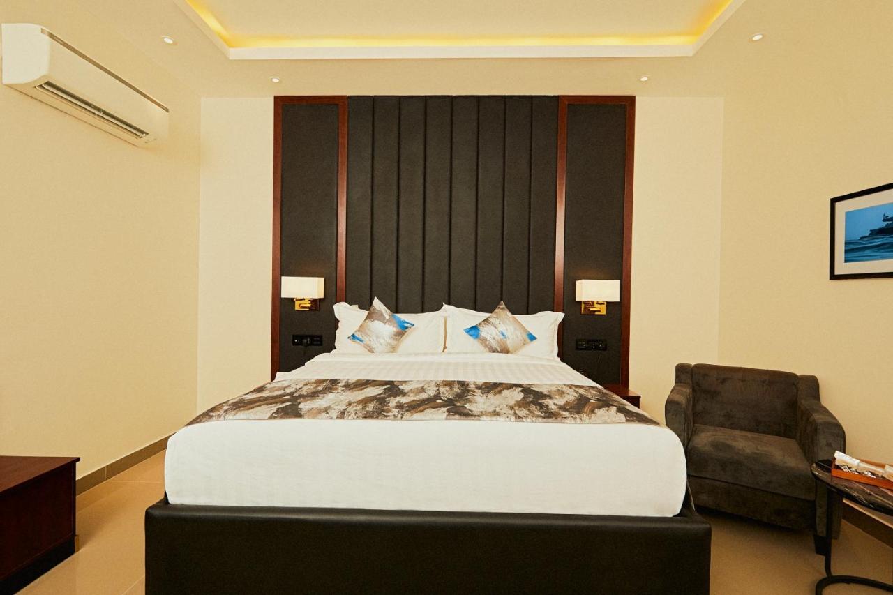 The Yacht Hotel Sea Front Lekki Phase 1 Lagos Exterior foto